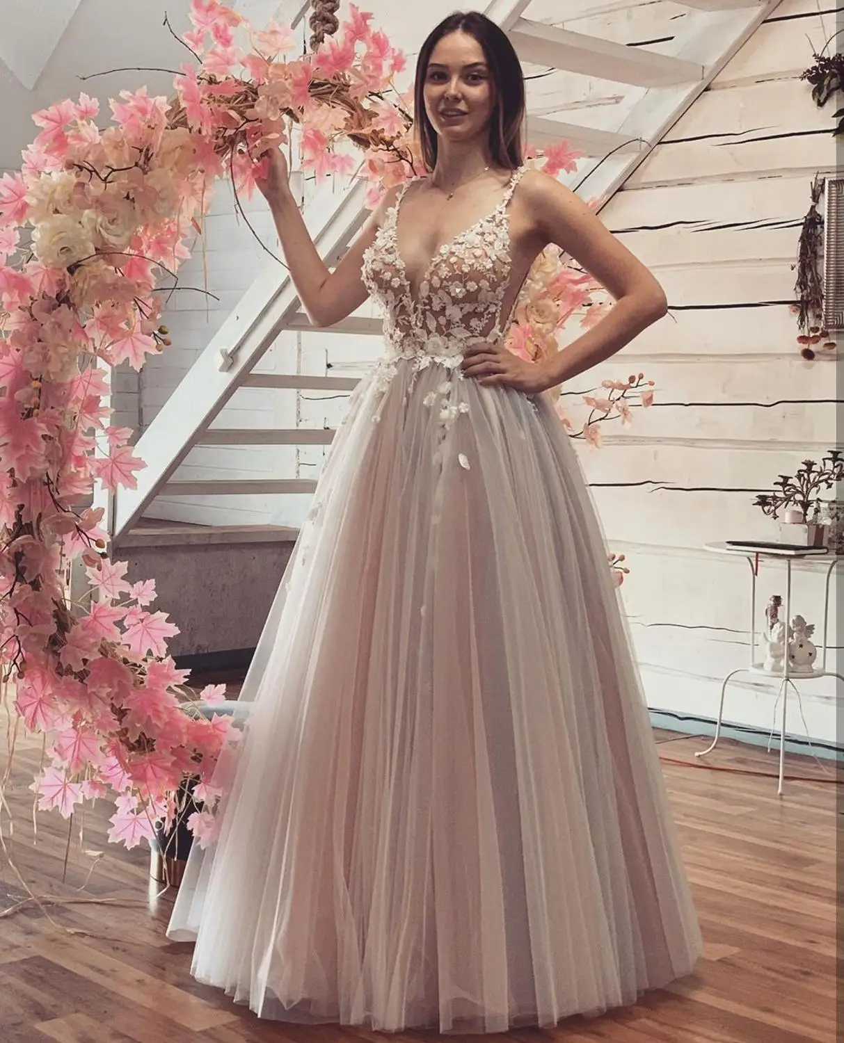 Wedding Dress 2020 Blush Pink 3d Flowers V-neck Sleeveless Spaghetti Strap Backless Bridal Gowns Custom Made Robe De Soire
Wedding Dress 2020 Blush Pink 3d Flowers V-neck Sleeveless Spaghetti Strap Backless Bridal Gowns Custom Made Robe De Soire