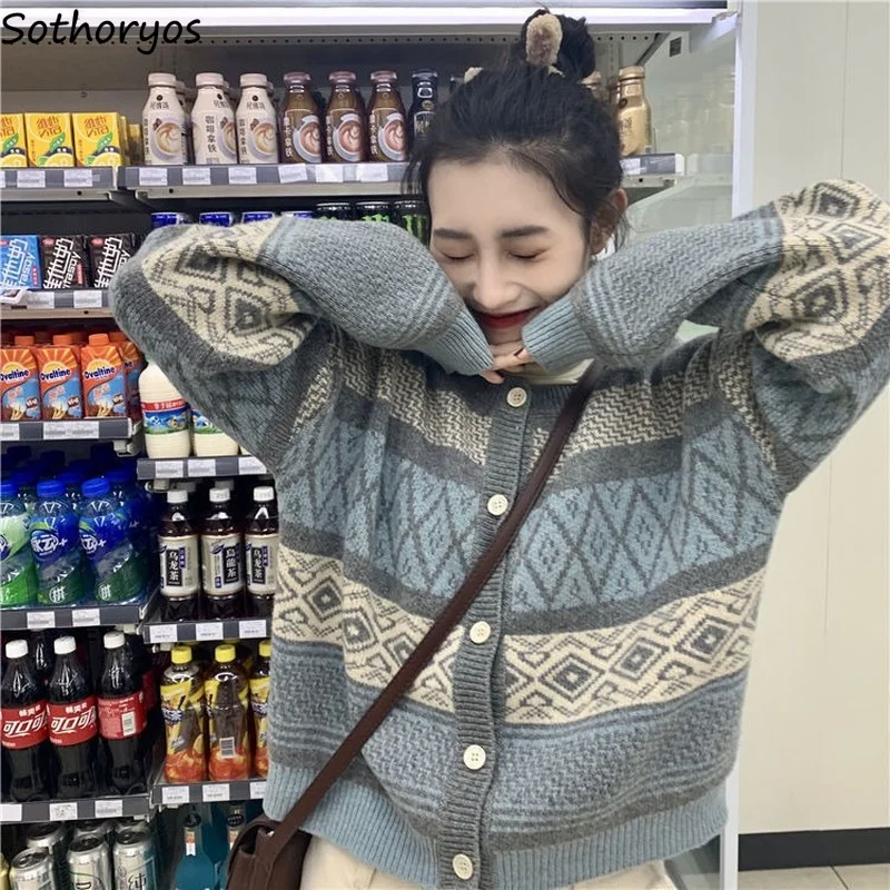 Women Vintage Cardigans Argyle Patchwork Glutinous Japanese Lazy Single Breasted Sweaters Students Personality Knit Streetwear
Women Vintage Cardigans Argyle Patchwork Glutinous Japanese Lazy Single Breasted Sweaters Students Personality Knit Streetwear