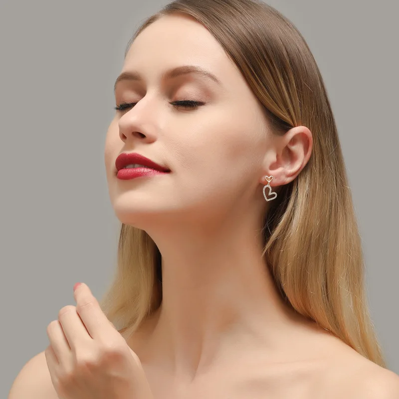 Light Luxury Catwalk Fashion Poker Style Joker Earrings Feel Energetic and Flash Drill Love Earring for Women 2021 Trend Jewelry
Light Luxury Catwalk Fashion Poker Style Joker Earrings Feel Energetic and Flash Drill Love Earring for Women 2021 Trend Jewelry