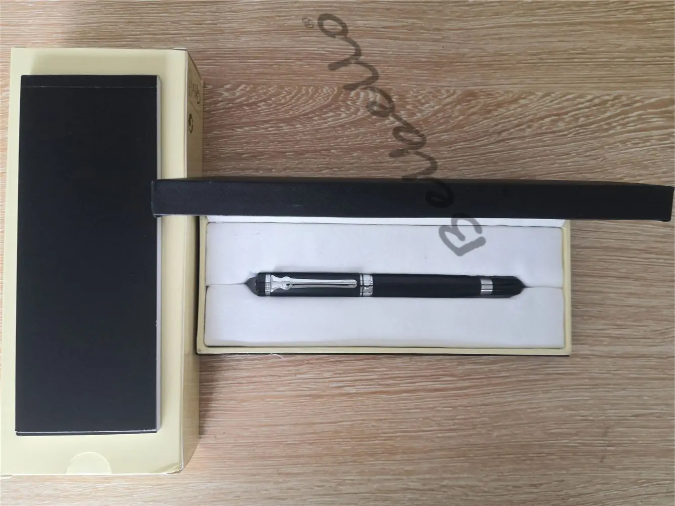 Famous brand high quality resin material school student stationery ballpoint pen luxury brand office signature pen
Famous brand high quality resin material school student stationery ballpoint pen luxury brand office signature pen