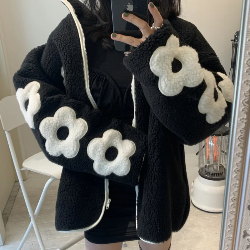 Korean Chic Winter Lapel Three-dimensional Flower Contrast Loose Long Sleeve Imitation Lamb Wool Cotton Coat Women's Coat
Korean Chic Winter Lapel Three-dimensional Flower Contrast Loose Long Sleeve Imitation Lamb Wool Cotton Coat Women's Coat