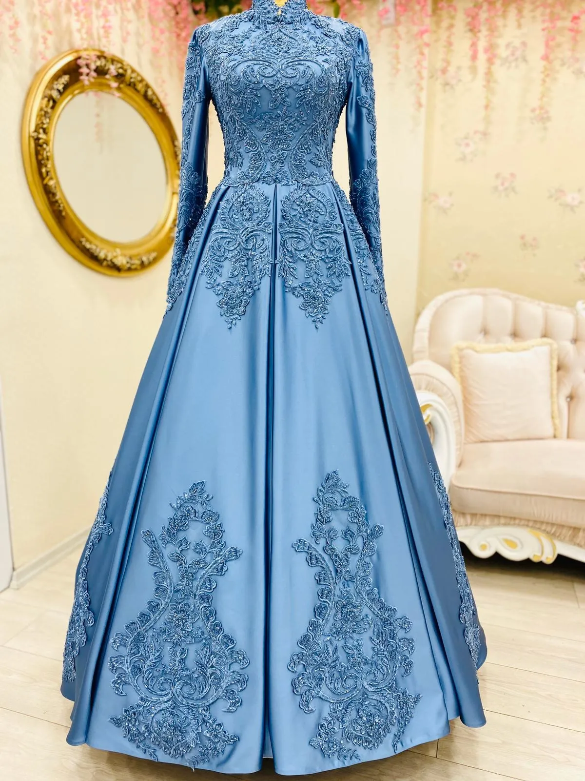 Satin Lace Appliques Long Sleeve Muslim Prom Dresses 2021 Beaded High Neck Formal Evening Party Gowns Saudi Arabia Dubai Robe
Satin Lace Appliques Long Sleeve Muslim Prom Dresses 2021 Beaded High Neck Formal Evening Party Gowns Saudi Arabia Dubai Robe