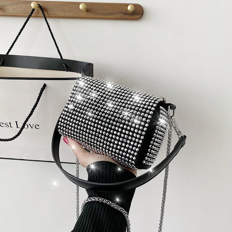 New hot diamond one-shoulder messenger bag fashion foreign metal chain large-capacity portable female bag tote bags for women
New hot diamond one-shoulder messenger bag fashion foreign metal chain large-capacity portable female bag tote bags for women