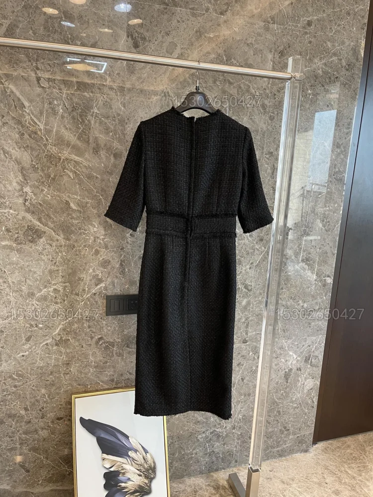 2021 spring new women's dress custom yarn black tweed short sleeve round neck waist Sicily
2021 spring new women's dress custom yarn black tweed short sleeve round neck waist Sicily