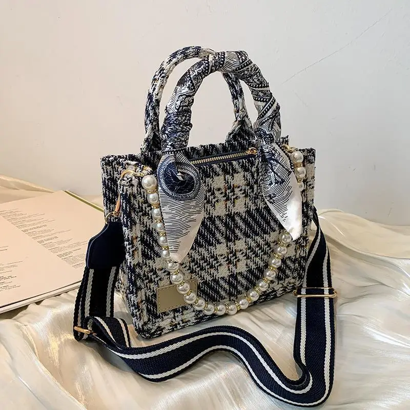 Large-capacity bag handbags summer wild 2021 new trendy niche design ins messenger bag portable tote bag
Large-capacity bag handbags summer wild 2021 new trendy niche design ins messenger bag portable tote bag