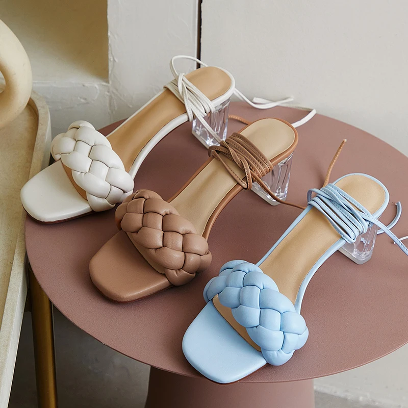 2020 Crystal Heels Slippers Women Patent Leather Summer Square Toe Slides Shoes Woman Mules Dress Shoes Ladies Fashion Shoes 
2020 Crystal Heels Slippers Women Patent Leather Summer Square Toe Slides Shoes Woman Mules Dress Shoes Ladies Fashion Shoes