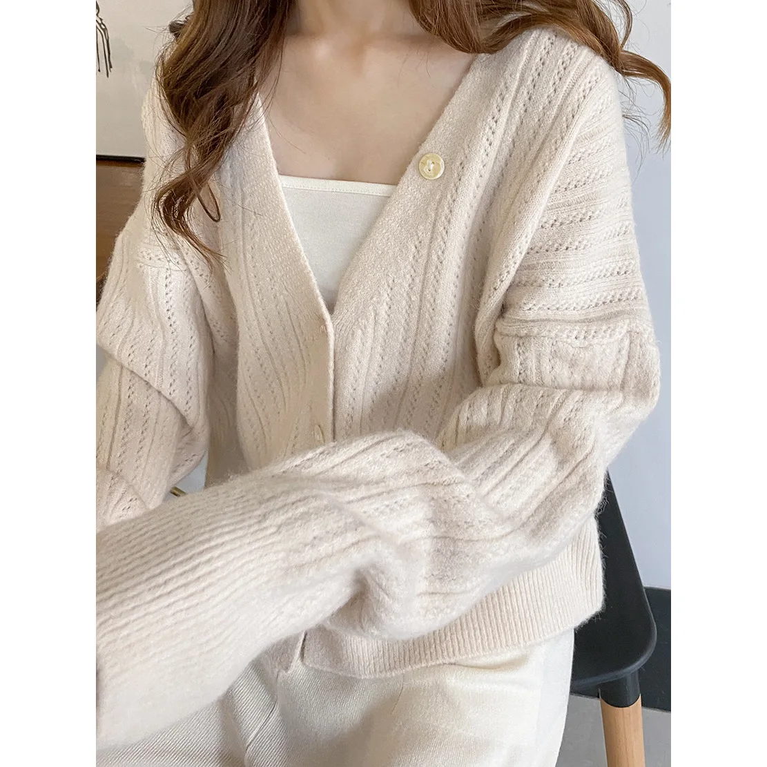 2022 WomenFour Color Shells Buckle Rabbit Mixed Han Edition Ms Bright Color Is Soft Waxy v-neck Sweater Cardigan Sweater Cardiga
2022 WomenFour Color Shells Buckle Rabbit Mixed Han Edition Ms Bright Color Is Soft Waxy v-neck Sweater Cardigan Sweater Cardiga