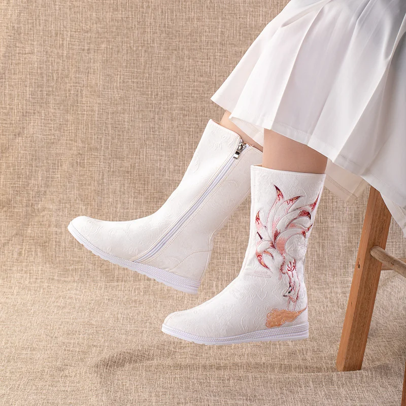 2021 Winter New Flat-bottomed Mid-tube Boots Embroidered Thin Ethnic Style Side Zipper Boots Costume Performance Shoes
2021 Winter New Flat-bottomed Mid-tube Boots Embroidered Thin Ethnic Style Side Zipper Boots Costume Performance Shoes