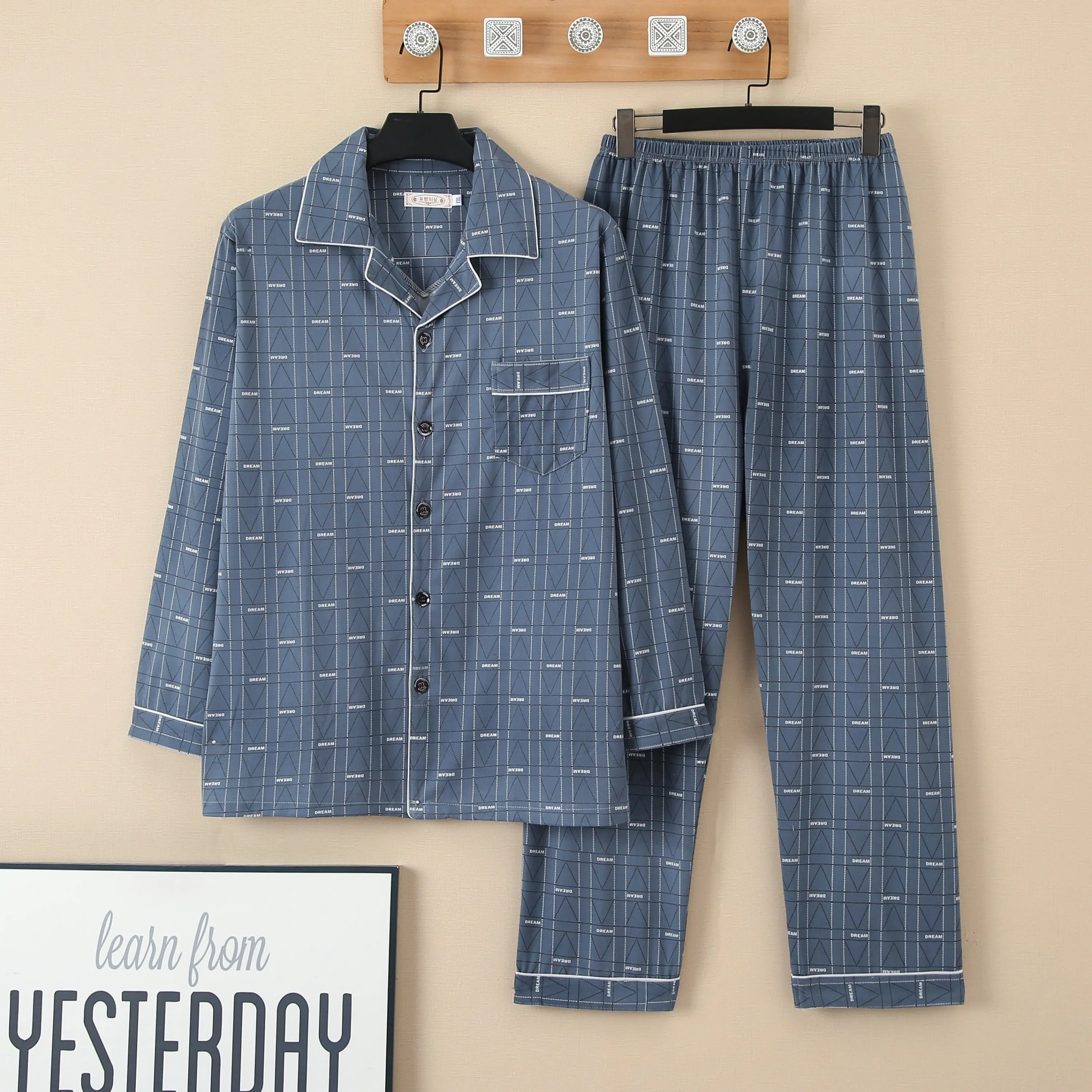 Men's Pajama Set 2022 Spring Autumn Man Pajamas Set Lapel Buttons Sleepwear Long Sleeve Cotton Pajamas for Men Top Pant Leisure
Men's Pajama Set 2022 Spring Autumn Man Pajamas Set Lapel Buttons Sleepwear Long Sleeve Cotton Pajamas for Men Top Pant Leisure