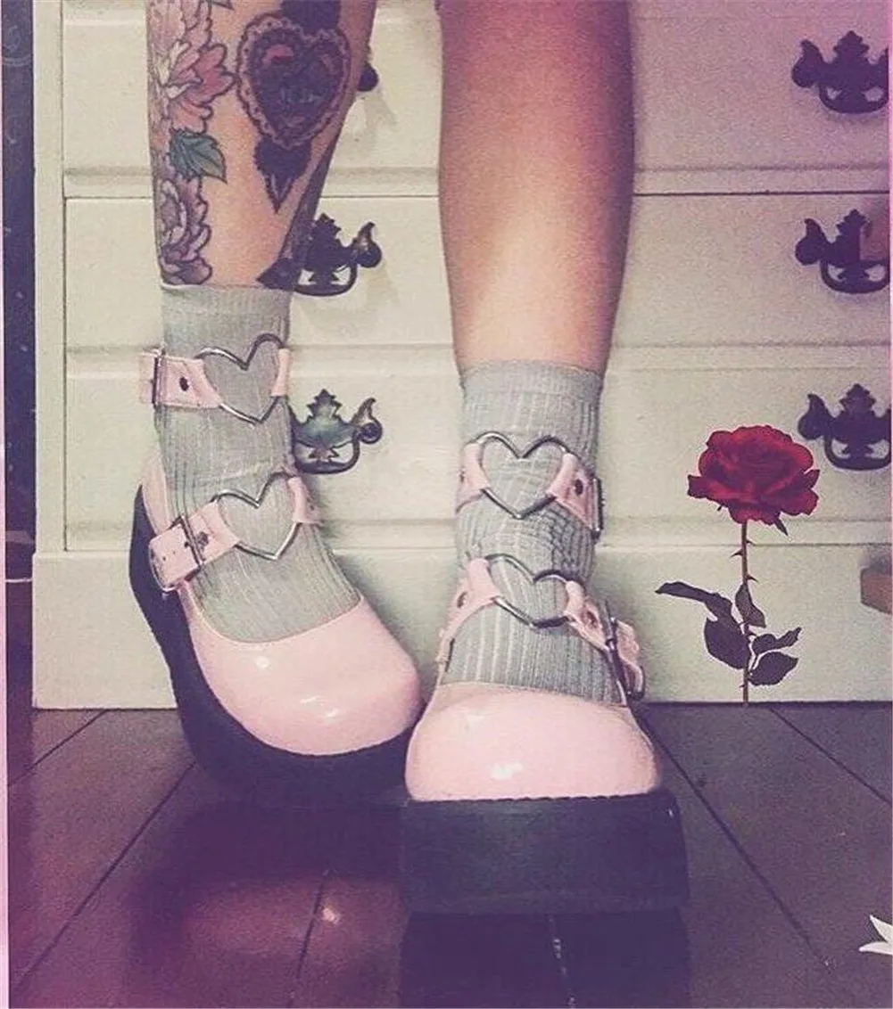 2021 Brand New Plus Size 43 Sweet Gothic Style Girls Pink Black Heart Decoration Mary Janes Flats Platform Shoes Women
2021 Brand New Plus Size 43 Sweet Gothic Style Girls Pink Black Heart Decoration Mary Janes Flats Platform Shoes Women