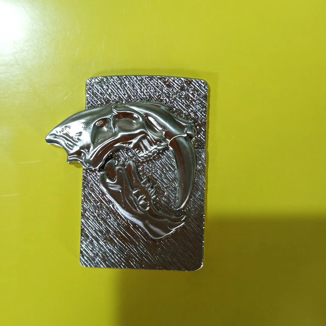 3D Creative Saber-toothed Tiger Teeth Metal Badge DIY Lighter Accessories for ZP Zorro Kerosene Lighter To Decorate Man Gift
3D Creative Saber-toothed Tiger Teeth Metal Badge DIY Lighter Accessories for ZP Zorro Kerosene Lighter To Decorate Man Gift