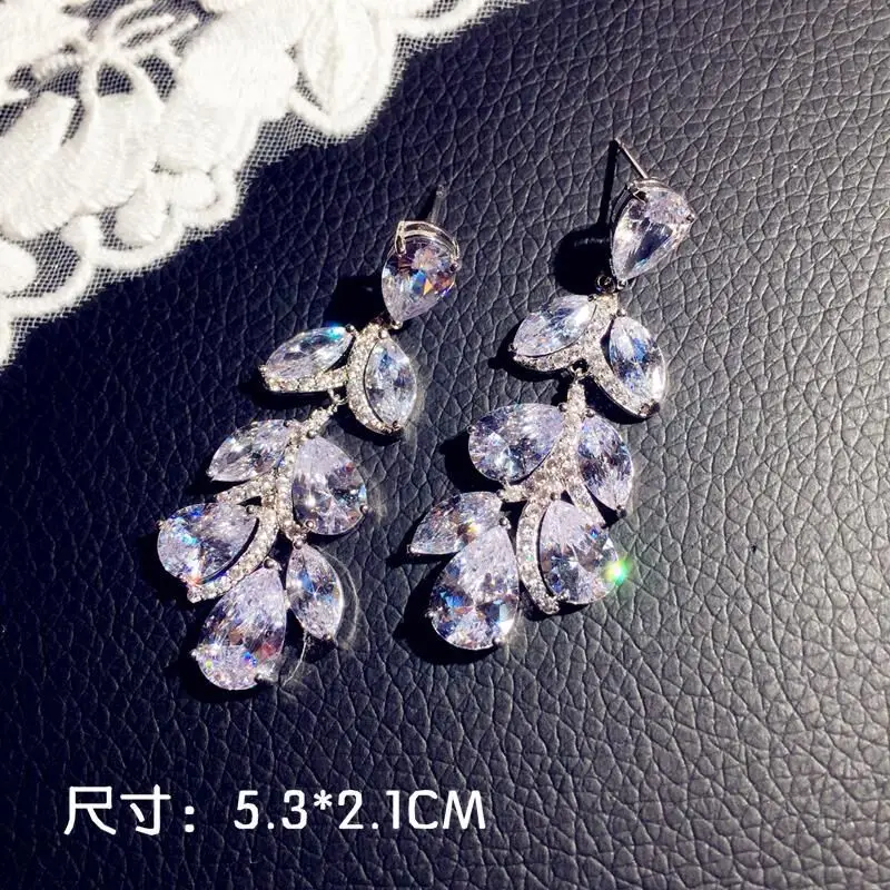 2021 Latest Elegant Ladies 925 Silver Earrings AAAA Zircon Drop-shaped Drop Earrings Fashion Bridal Jewelry Wedding Ring Jewelry
2021 Latest Elegant Ladies 925 Silver Earrings AAAA Zircon Drop-shaped Drop Earrings Fashion Bridal Jewelry Wedding Ring Jewelry