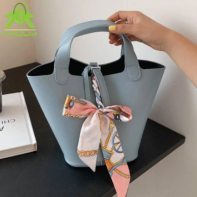 Luxury Women Handbag Fashion Ribbon Design Women Son-mother Bag 2021 New High Quality Pu Leather Solid Color Bucket Shoulder Bag 
Luxury Women Handbag Fashion Ribbon Design Women Son-mother Bag 2021 New High Quality Pu Leather Solid Color Bucket Shoulder Bag