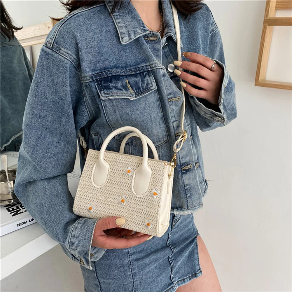 Straw Woven Daisy Embroidery Messenger Bag Casual Women Small Shoulder New Collection Korean Style Casual Grass Woven Bag
Straw Woven Daisy Embroidery Messenger Bag Casual Women Small Shoulder New Collection Korean Style Casual Grass Woven Bag