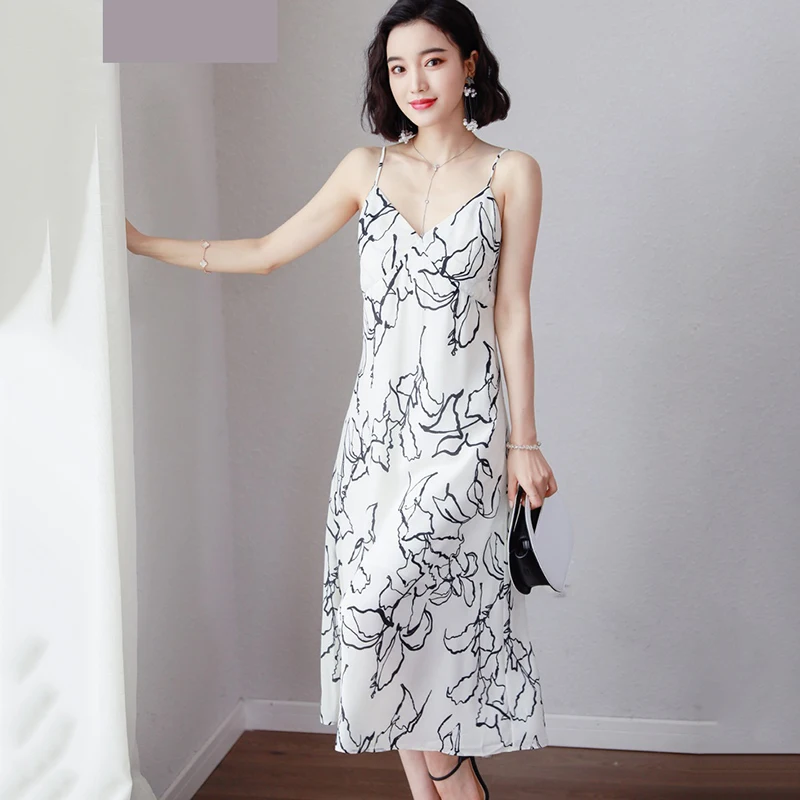New Summer Chiffon Dress women printed camisole Dresses retro women's Loose long satin pullover V-neck Backless Dresses F1271
New Summer Chiffon Dress women printed camisole Dresses retro women's Loose long satin pullover V-neck Backless Dresses F1271