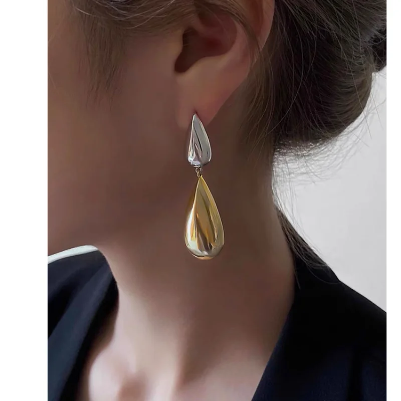 925 Silver Needle Personality Exaggerated Two-color Big Water Drop Temperament Cold Design Metal Glossy Earrings Jewelry
925 Silver Needle Personality Exaggerated Two-color Big Water Drop Temperament Cold Design Metal Glossy Earrings Jewelry