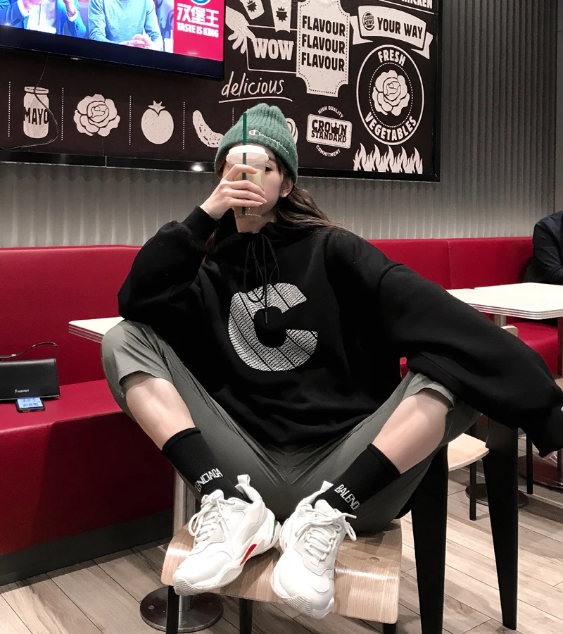 2020 New Autumn Winter Women Hooded Hoodies Full Sleeve Loose Black Letter Female Fashion Sweatshirt Streetwear Oversize WH70
2020 New Autumn Winter Women Hooded Hoodies Full Sleeve Loose Black Letter Female Fashion Sweatshirt Streetwear Oversize WH70
