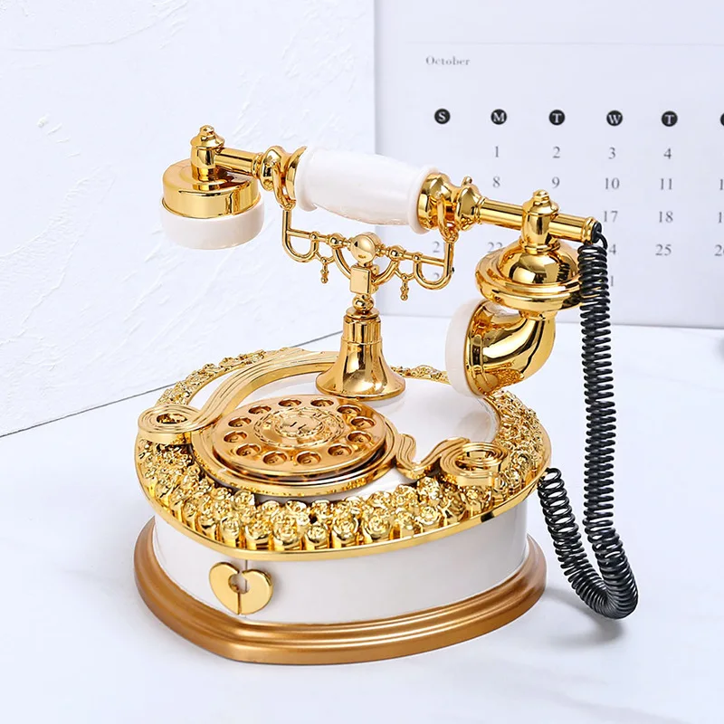 Light Luxury Classic Style Dial Vintage Telephone Decoration Ornaments Music Box Home Wine Cabinet Porch Decoration Gift
Light Luxury Classic Style Dial Vintage Telephone Decoration Ornaments Music Box Home Wine Cabinet Porch Decoration Gift