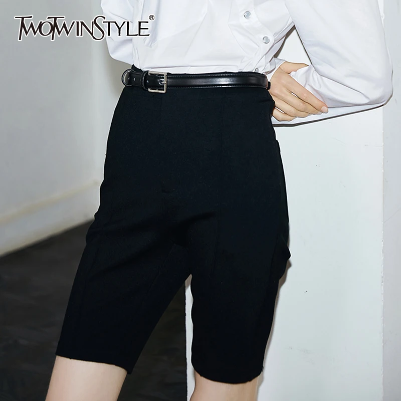 TWOTWINSTYLE Casual Solid Slim Pocket Short Pants Female Black High Waist Fashion Straight Short For Women Autumn 2021 Style New
TWOTWINSTYLE Casual Solid Slim Pocket Short Pants Female Black High Waist Fashion Straight Short For Women Autumn 2021 Style New