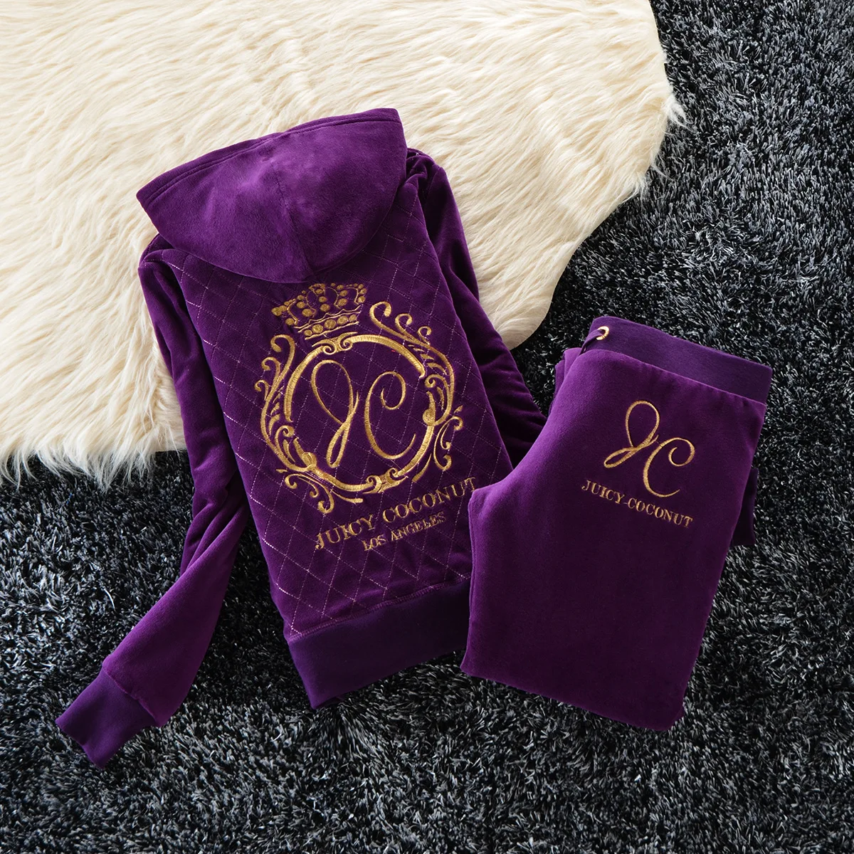 Autumn Winter 2021 Women's Brand Velvet Fabric Tracksuits Velour Suit Women Track Suit Hoodies And Pants Fat Sister Sportswear
Autumn Winter 2021 Women's Brand Velvet Fabric Tracksuits Velour Suit Women Track Suit Hoodies And Pants Fat Sister Sportswear