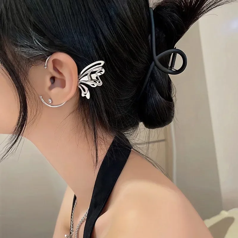 Sweet Super Fairy 2021 New Fashion Metal Butterfly Wing Left Clip-On Earrings Women's Non-Porous Temperament Ear Clips
Sweet Super Fairy 2021 New Fashion Metal Butterfly Wing Left Clip-On Earrings Women's Non-Porous Temperament Ear Clips