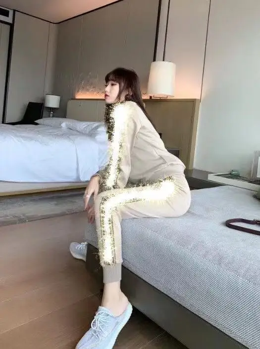 Women 's Casual Suit 2021 Spring And Autumn Couple Letters Fashion High-End Sports Suit
Women 's Casual Suit 2021 Spring And Autumn Couple Letters Fashion High-End Sports Suit