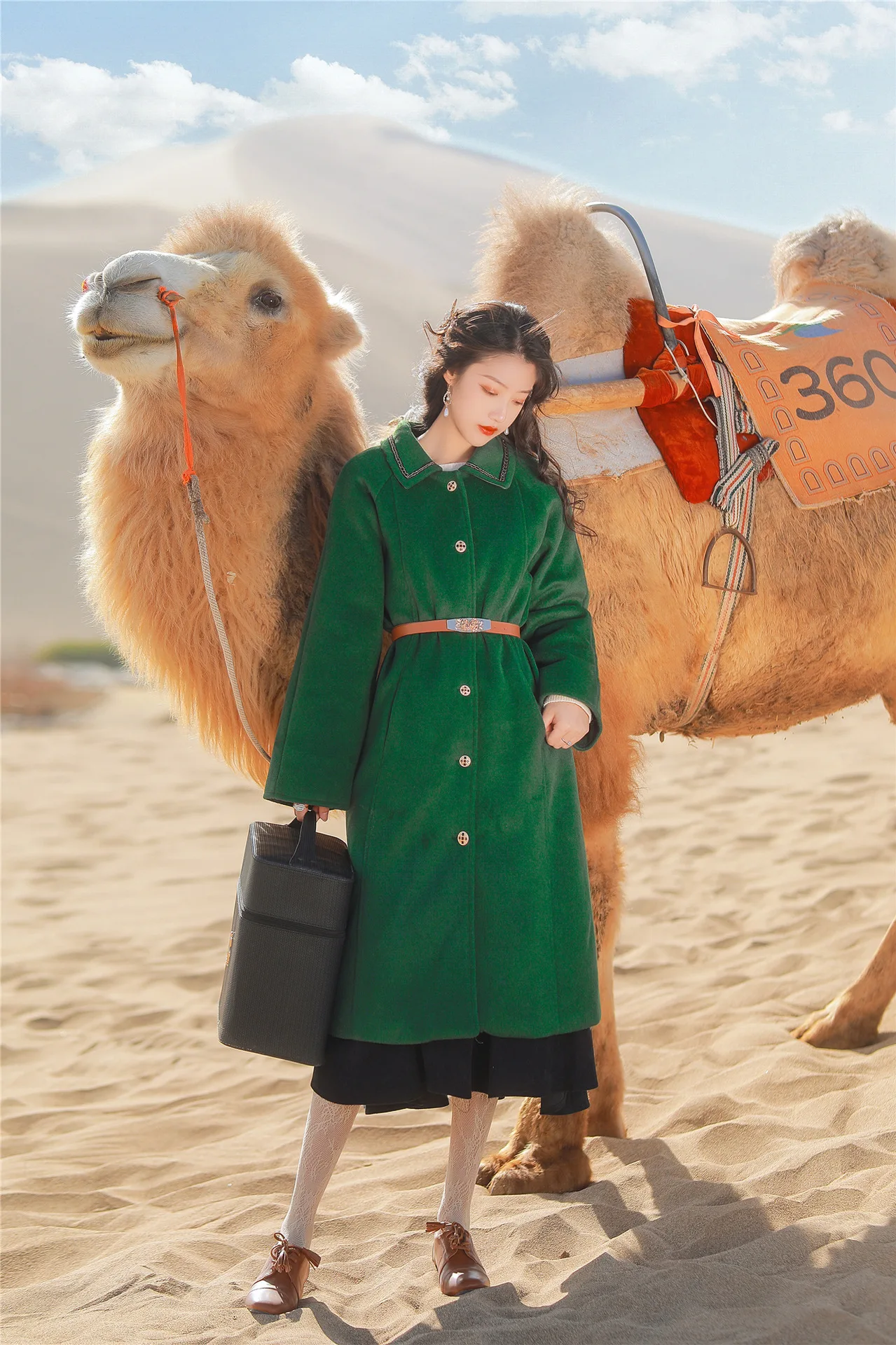 Coat Women's Retro Woolen Coat Hepburn Style Woolen Coat for Free Cloth Belt and Leather Belt Cotton Padded Thickened
Coat Women's Retro Woolen Coat Hepburn Style Woolen Coat for Free Cloth Belt and Leather Belt Cotton Padded Thickened