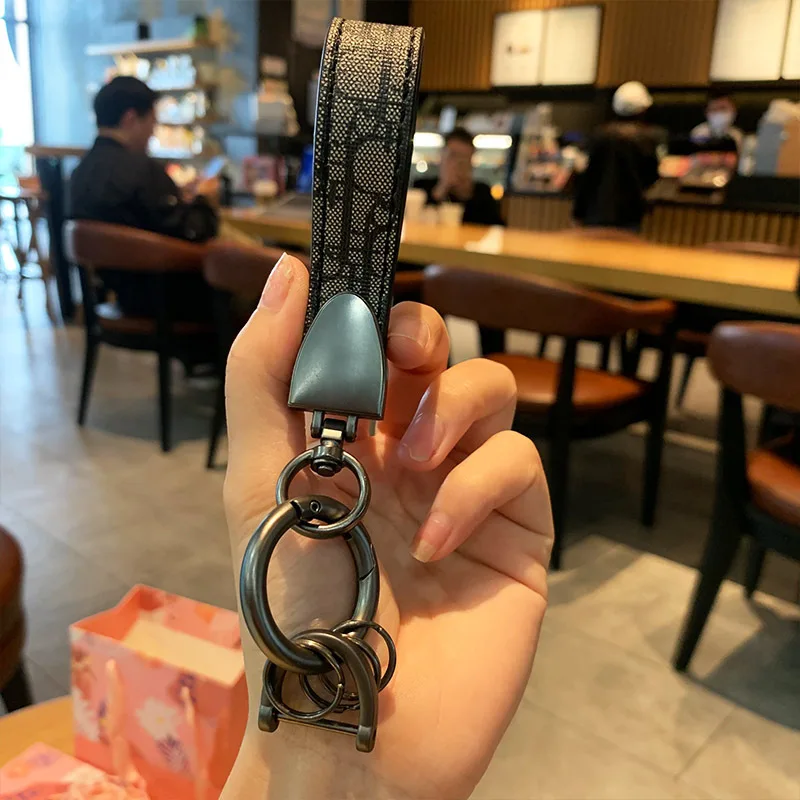 2021 Men New Style Cool Luxury Metal Key Chain Top Genuine High Quality Car Keyring Women Backpack Charm Best Gift Keychains
2021 Men New Style Cool Luxury Metal Key Chain Top Genuine High Quality Car Keyring Women Backpack Charm Best Gift Keychains