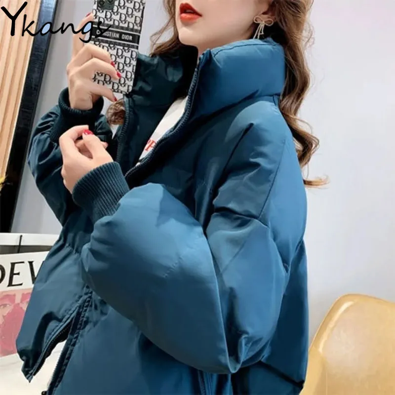 Korean Short High Collar Women's Jacket Outdoor Fashion Zipper Ladies Winter Parka 2021 New Casual Warm All-match Quilted Coats
Korean Short High Collar Women's Jacket Outdoor Fashion Zipper Ladies Winter Parka 2021 New Casual Warm All-match Quilted Coats