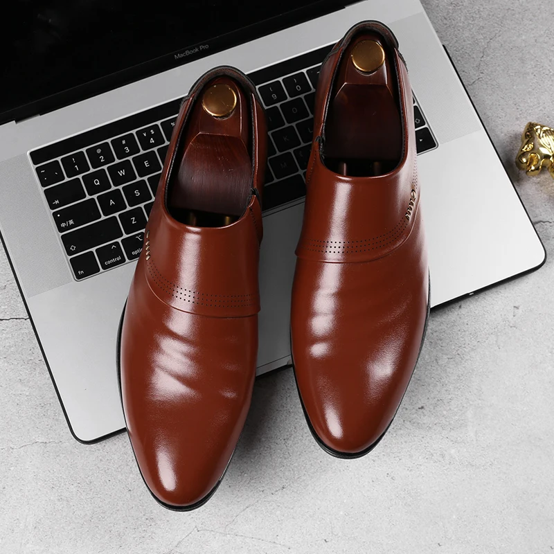 2020 New Autumn Men Oxford Dress Shoes Patent Leather Black Luxury Business Platform Comfortable Men Wedding Footwear 
2020 New Autumn Men Oxford Dress Shoes Patent Leather Black Luxury Business Platform Comfortable Men Wedding Footwear