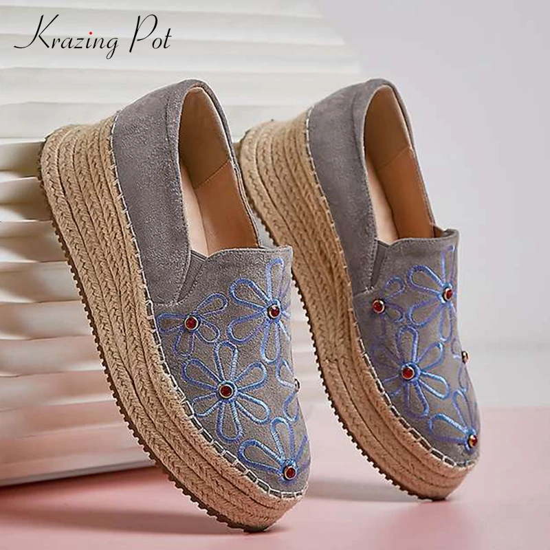 Krazing Pot high quality kid suede embroidery flowers platform red diamond-studded slip on loafers round toe brogue shoes L30
Krazing Pot high quality kid suede embroidery flowers platform red diamond-studded slip on loafers round toe brogue shoes L30