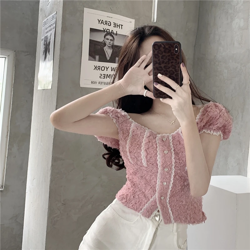 Make firm offers ~ gentle chic top female summer design feeling belly lace short-sleeved shirt
Make firm offers ~ gentle chic top female summer design feeling belly lace short-sleeved shirt