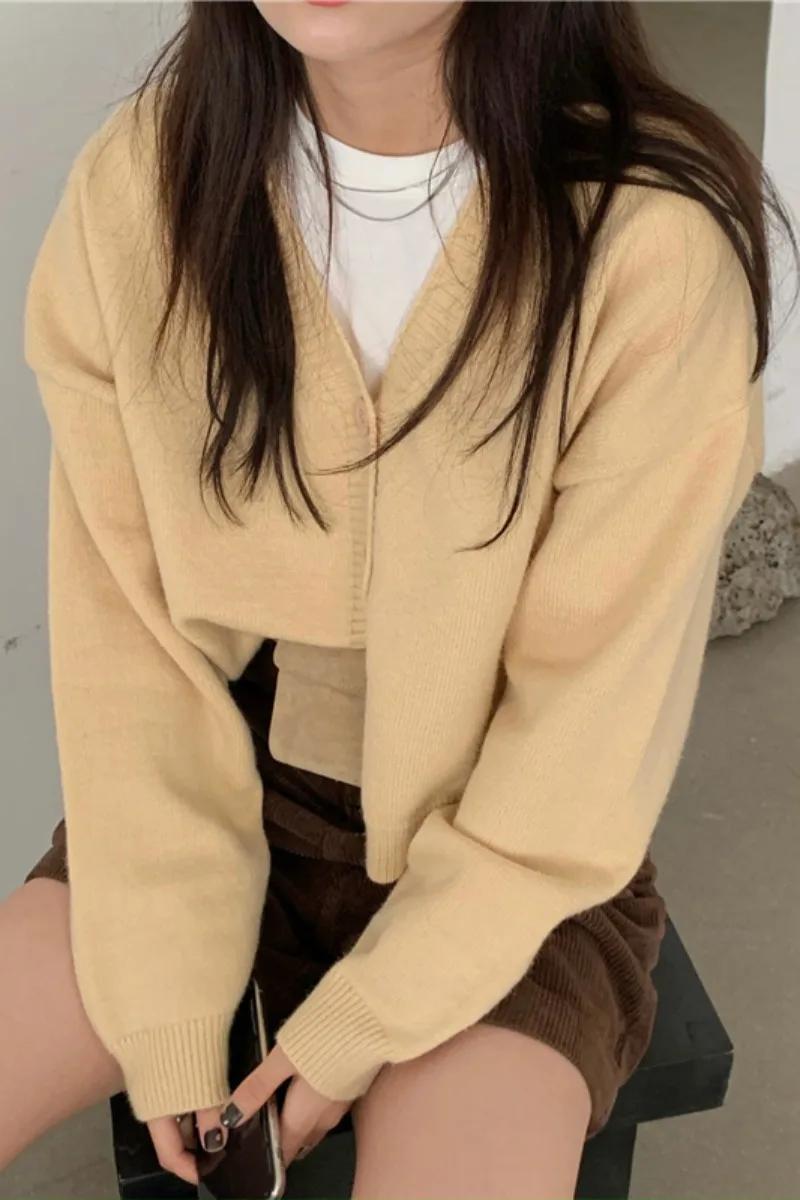 Korean version of chic casual small sexy cardigan women short loose loose wild small fragrance long sleeve V-neck sweater coat
Korean version of chic casual small sexy cardigan women short loose loose wild small fragrance long sleeve V-neck sweater coat