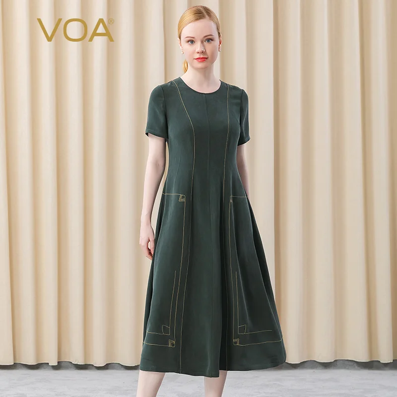 Темно-зеленое длинное платье VOA Silk 30 в момме с круглым вырезом и короткими рукавами, украшенное вышивкой, AE617
Темно-зеленое длинное платье VOA Silk 30 в момме с круглым вырезом и короткими рукавами, украшенное вышивкой, AE617