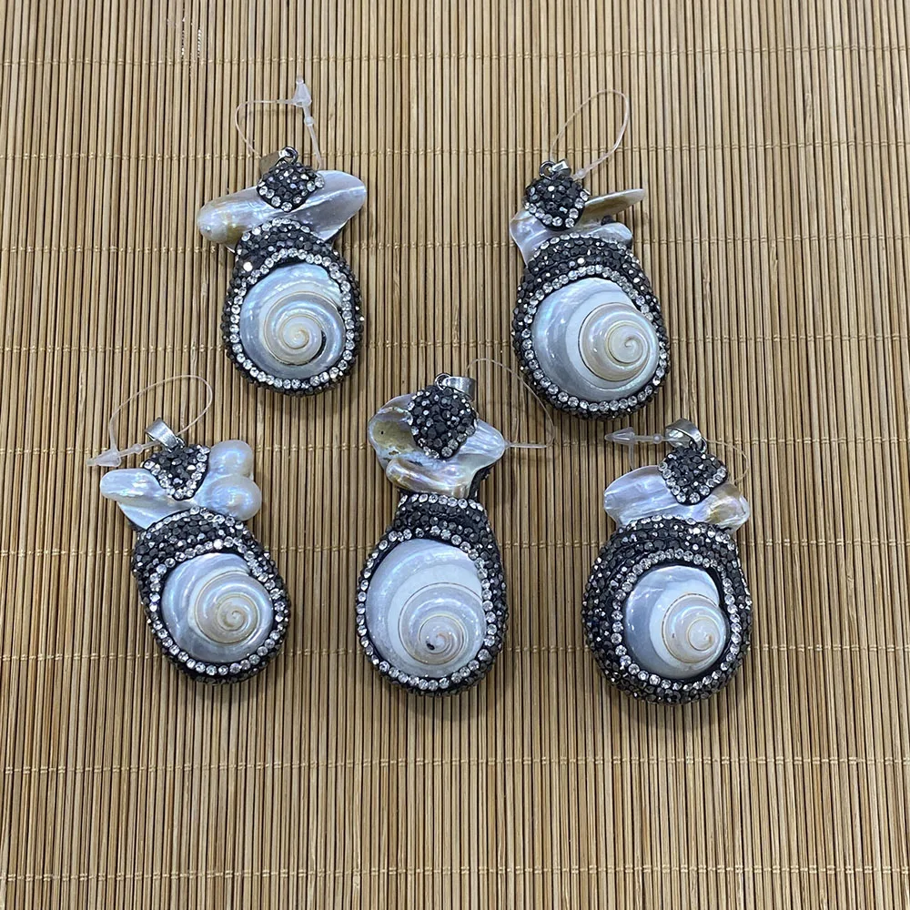 Natural Pearl Shell Women Irregular Shape Inlaid Diamond Earrings Pendant for DIY Handmade Necklace Bracelet Accessories 1 Piece 
Natural Pearl Shell Women Irregular Shape Inlaid Diamond Earrings Pendant for DIY Handmade Necklace Bracelet Accessories 1 Piece