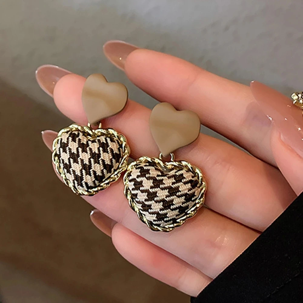 New Korean Sweet Love Heart Drop Earrings Women's Fashion Geometric Heart Elegant Wedding Dangle Earrings Jewelry Party Gift
New Korean Sweet Love Heart Drop Earrings Women's Fashion Geometric Heart Elegant Wedding Dangle Earrings Jewelry Party Gift