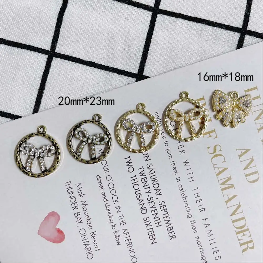 10pcs Disc Bow Charms Zinc Alloy Gold Color Floating Pendant Fashion Jewelry Accessories
10pcs Disc Bow Charms Zinc Alloy Gold Color Floating Pendant Fashion Jewelry Accessories