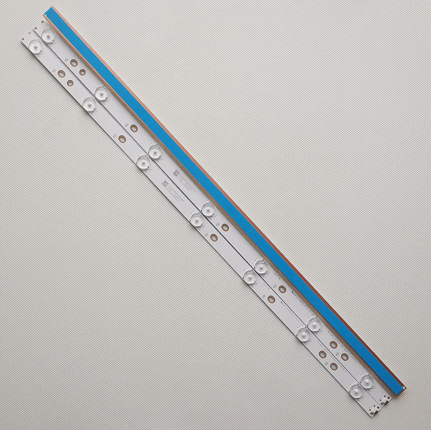 3PCS/Set 614mm New LED Strip GJ-2K17 GJ-2K15 D2P5-315 D307-V1 For Philips 32" TV 32PHH4309/60 32PFT4309/60 32PFT5300/60
3PCS/Set 614mm New LED Strip GJ-2K17 GJ-2K15 D2P5-315 D307-V1 For Philips 32" TV 32PHH4309/60 32PFT4309/60 32PFT5300/60
