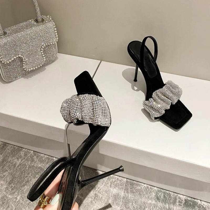 Lady Sandals Luxury Rhinestone Line Sandal Elegant Thin High Heels Back Pull Gladiator Shoe Temperament Versatile Ball Shoes
Lady Sandals Luxury Rhinestone Line Sandal Elegant Thin High Heels Back Pull Gladiator Shoe Temperament Versatile Ball Shoes