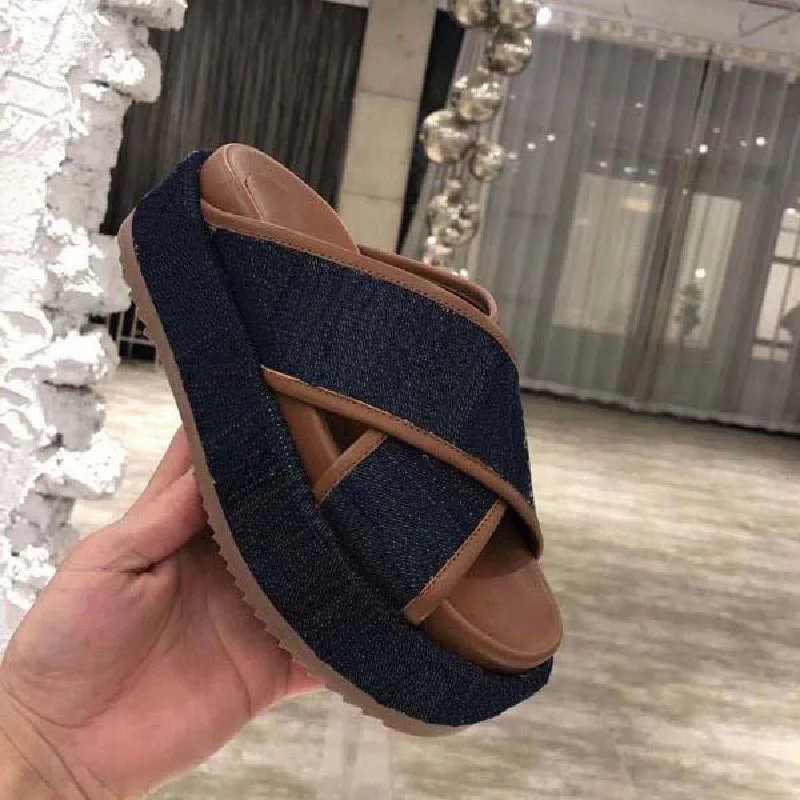 Sandals Women 2021 Luxury Designer New Denim Heels Platform Shoes Summer Fashion Ladies Slippers Big Size Fip Flop goth
Sandals Women 2021 Luxury Designer New Denim Heels Platform Shoes Summer Fashion Ladies Slippers Big Size Fip Flop goth