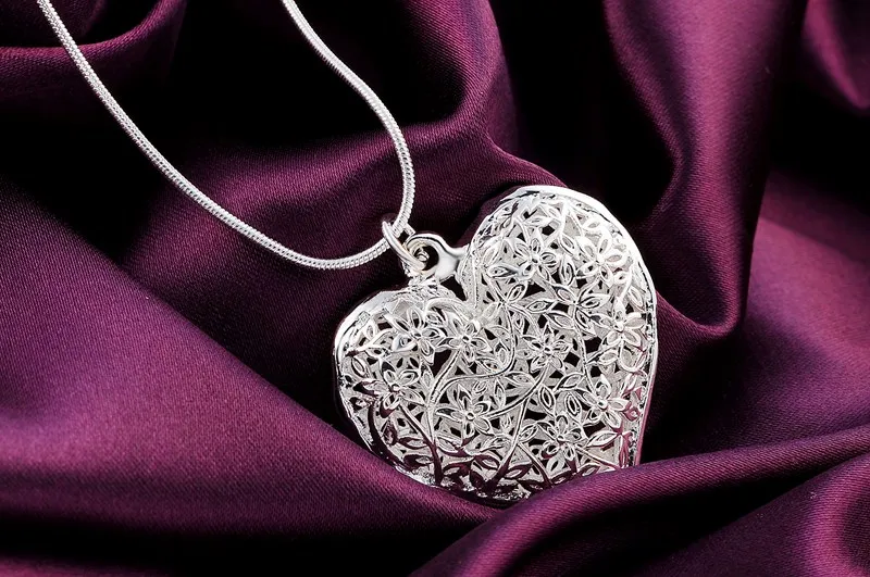 925 Sterling Silver 18 Inch Carved Heart Pendant Snake Chain Necklace For Women Fashion Wedding Party Charm Jewelry
925 Sterling Silver 18 Inch Carved Heart Pendant Snake Chain Necklace For Women Fashion Wedding Party Charm Jewelry