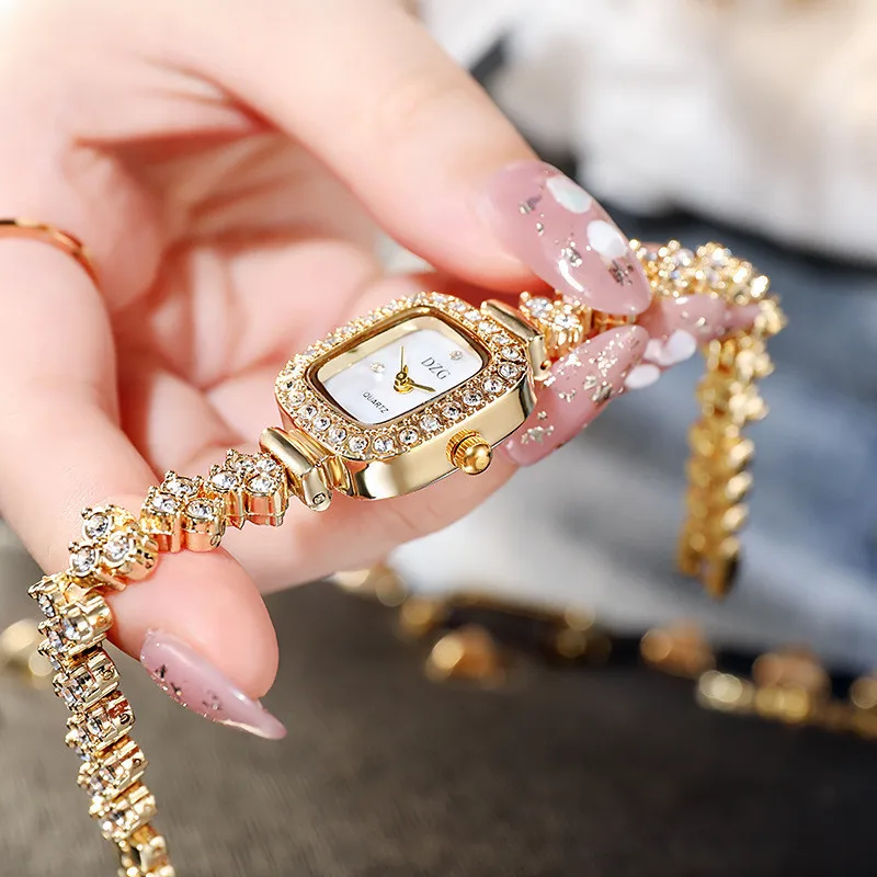 2021 New Small Square Watch Simple Diamond Quartz Watch Fashion Compact Temperament Ladies Watch Alloy Bracelet Watch
2021 New Small Square Watch Simple Diamond Quartz Watch Fashion Compact Temperament Ladies Watch Alloy Bracelet Watch