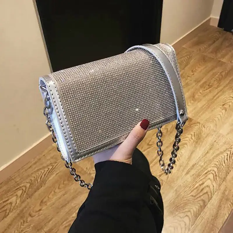 2021 New Fashion Silver Satin Shoulder Bag Designer Chain Shiny Diamonds Crossbody Bags for Women Small Flap Purses Lady Totes
2021 New Fashion Silver Satin Shoulder Bag Designer Chain Shiny Diamonds Crossbody Bags for Women Small Flap Purses Lady Totes
