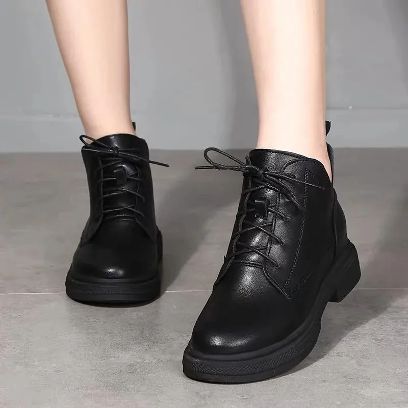 Женские ботинки Martin в британском стиле, новинка 2021, зимние бархатные теплые короткие ботинки, черные весенние плоские ботинки на платформе ...
Женские ботинки Martin в британском стиле, новинка 2021, зимние бархатные теплые короткие ботинки, черные весенние плоские ботинки на платформе ...