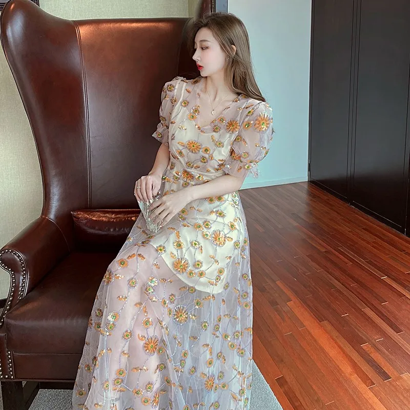 New 2021 Fashion Designer Runway Vintage V Neck High Waist Slim Party Dresses Women's Embroidered Sequins Mesh Dress Vestidos
New 2021 Fashion Designer Runway Vintage V Neck High Waist Slim Party Dresses Women's Embroidered Sequins Mesh Dress Vestidos