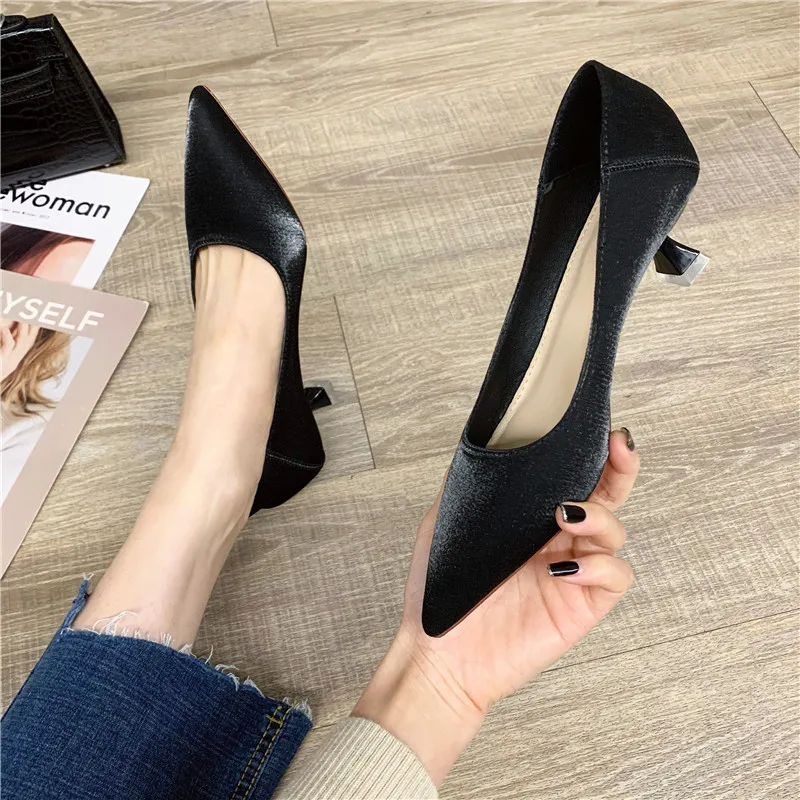 New temperament shallow mouth single shoes ladies banquet sexy high heels comfortable and versatile professional work shoes
New temperament shallow mouth single shoes ladies banquet sexy high heels comfortable and versatile professional work shoes