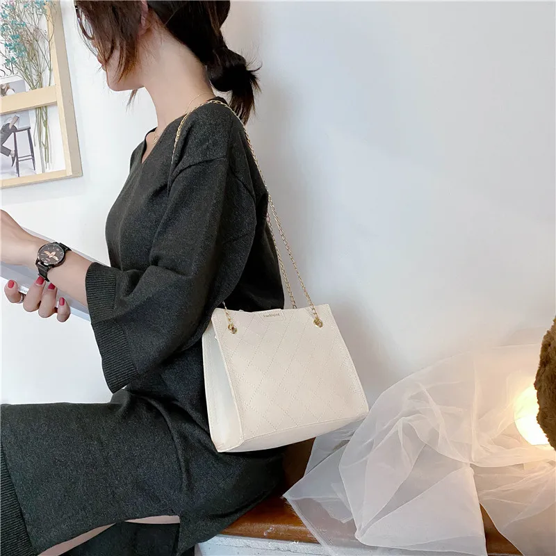 Crossbody bags for women purses and handbags fake designer korean style white fashion clutch chain small channels shoulder bag
Crossbody bags for women purses and handbags fake designer korean style white fashion clutch chain small channels shoulder bag
