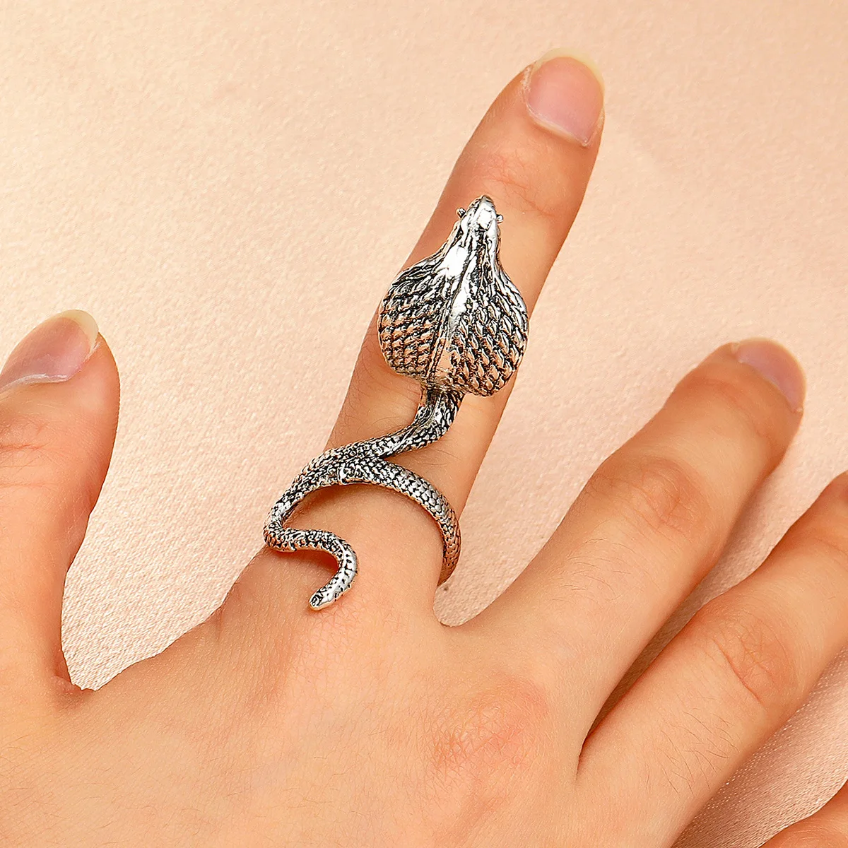 Vintage Gold Punk Rings for Men Women Gothic Snake Ring Exaggerated Gothic Adjustable Party Gift Jewelry Animal Mujer Bijoux
Vintage Gold Punk Rings for Men Women Gothic Snake Ring Exaggerated Gothic Adjustable Party Gift Jewelry Animal Mujer Bijoux