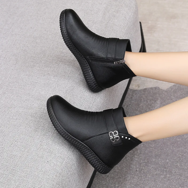 Fashion cozy women's winter boots solid black warm sneakers woman flat leather moccasin shoes mom comfortable shoes snow boots
Fashion cozy women's winter boots solid black warm sneakers woman flat leather moccasin shoes mom comfortable shoes snow boots