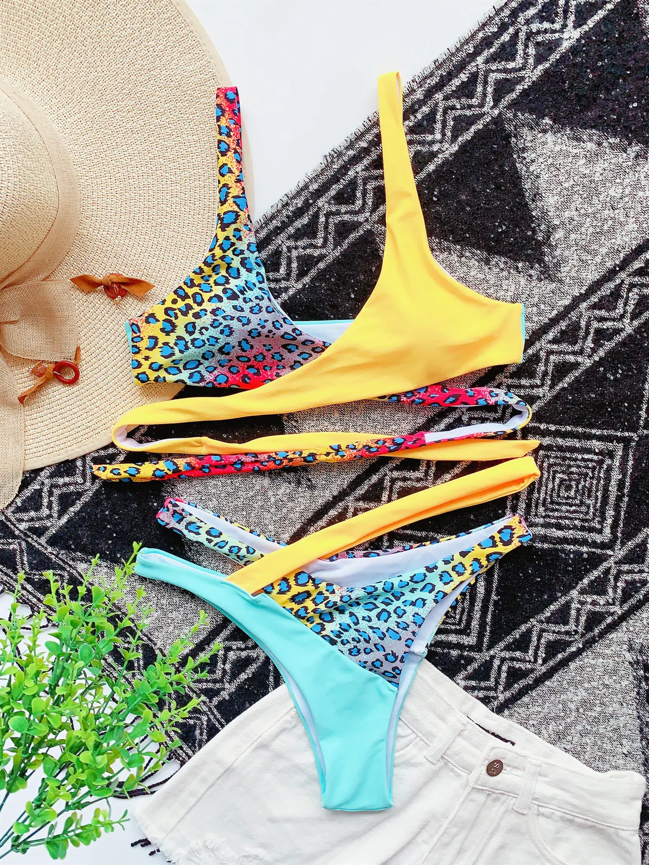 AIUJXK New 2021 Cross Bandage Bikini Set Women Color Patchwork Swimwear Summer Tanga 2 Piece Swimsuit Sexy Baathing Suit
AIUJXK New 2021 Cross Bandage Bikini Set Women Color Patchwork Swimwear Summer Tanga 2 Piece Swimsuit Sexy Baathing Suit